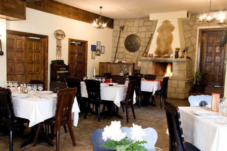 Hanul Dacilor Iasi Exterior foto